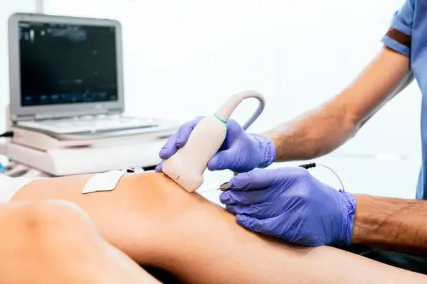   Sonography of leg varicose veins 